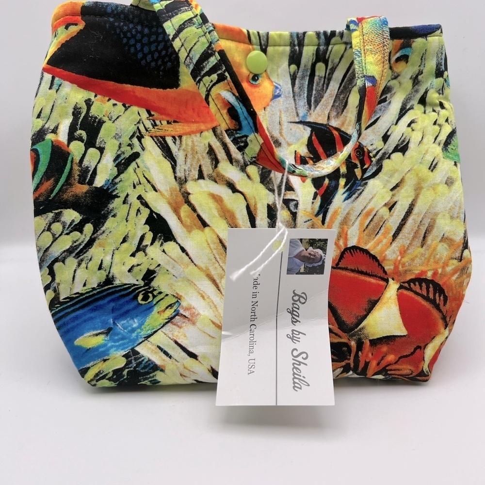 NWOT - Bags by Sheila fish tote bag with snap closure